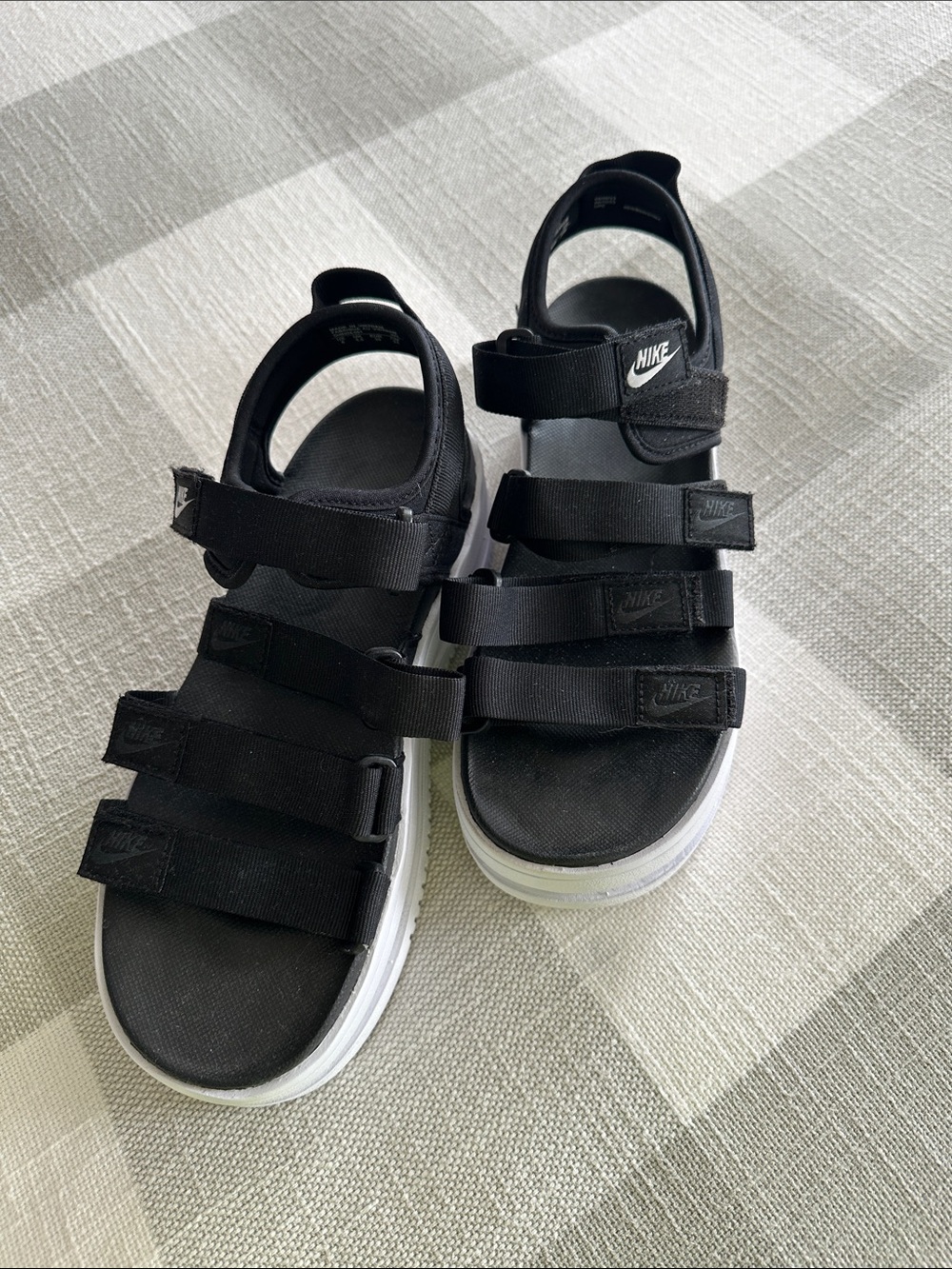 Never worn Nike Black women’s Multi-Strap Sport platform Sandals